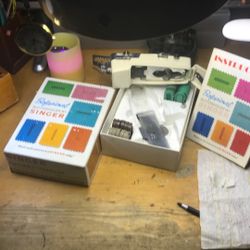 SINGER Sewing Machine Buttonholer. Professional No Less