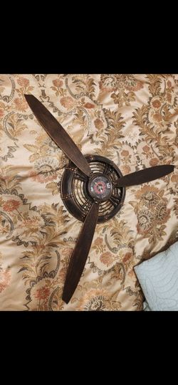 Propeller clock battery operated