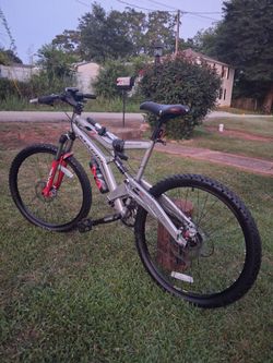 Like-new Marin Enduro mountain bike, 24 speeds, full suspension. 17.5-inch frame (medium size), 26-
