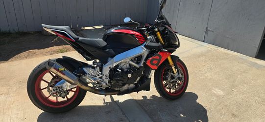Aprilia Tuono V4 1100 rr