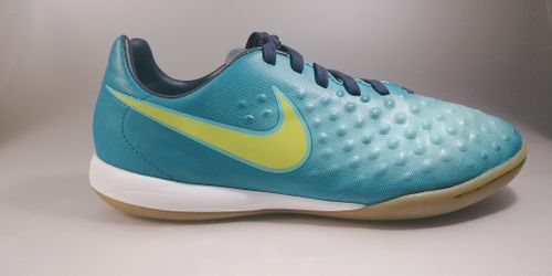 Nike Magistax Onda II IC Size 

5Y