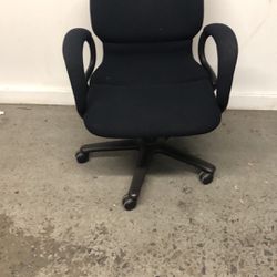 Strong flexible office chair