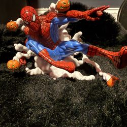 Description: Diamond Select Toys Marvel Gallery Pumpkin Bomb Spider-Man Wall Mountable PVC Figure. This figure of Spider-Man leaping out of a cloud of