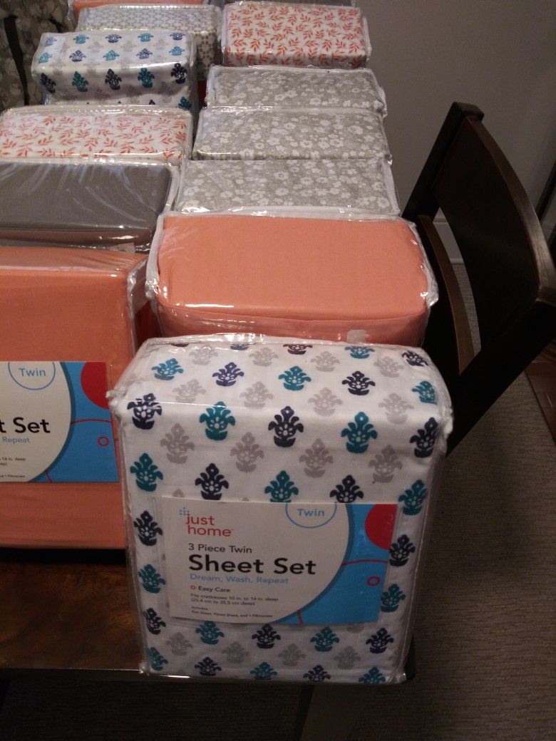 Bed Sheets 3 Piece Various colors To Choose from. Peach, Grey/White