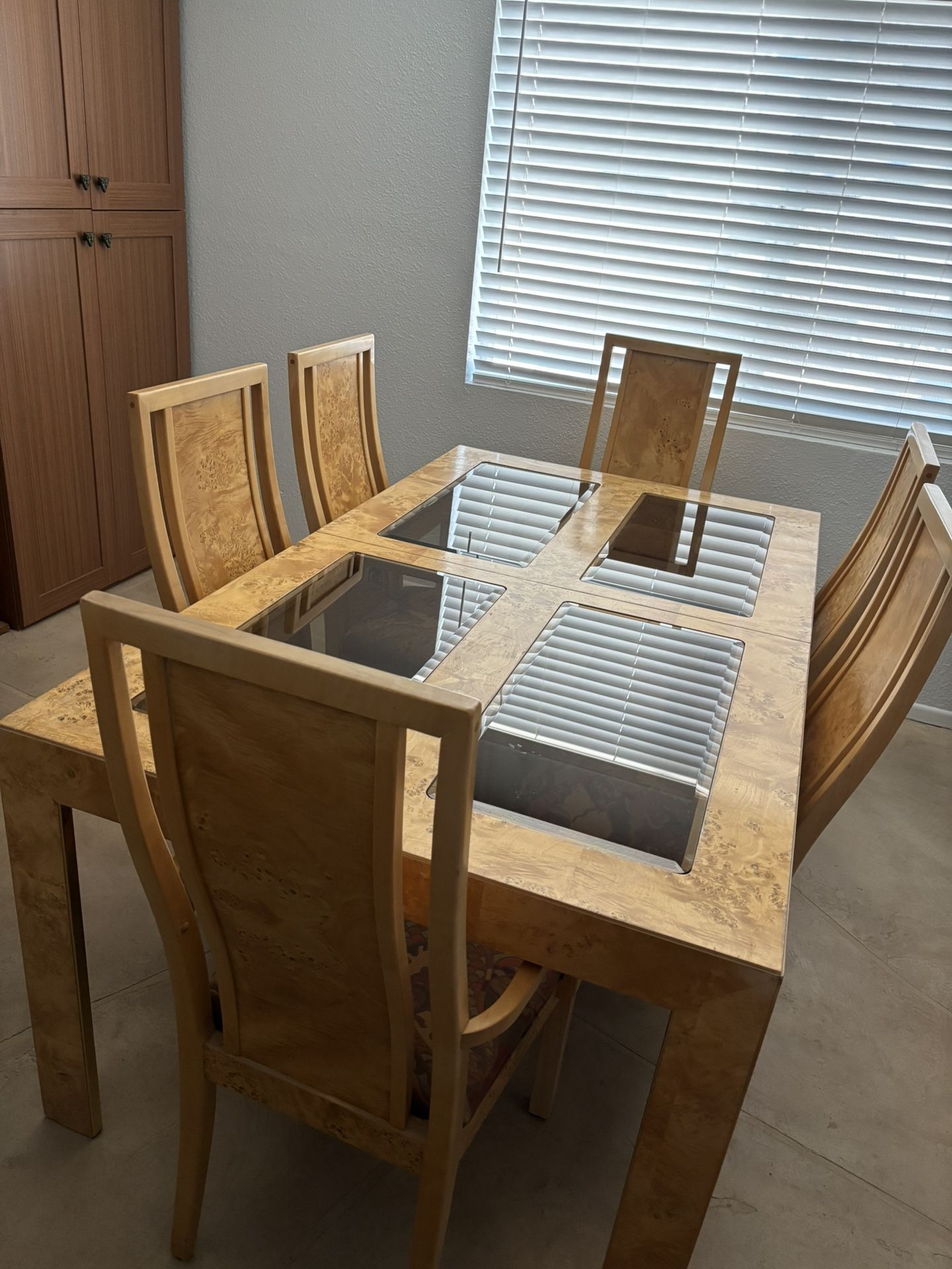 Dining Room Table & Chairs