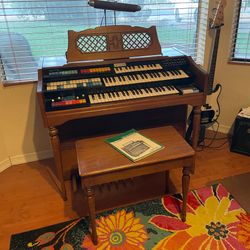 Wurlitzer mini home organ