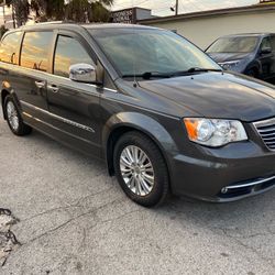 2016 Chrysler town and country Limited 