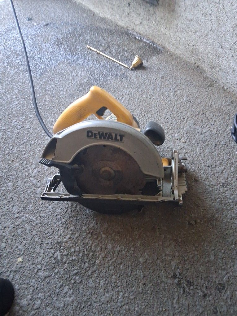 Dewalt Saw