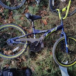 Huffy Ignyte 20" Boy's BMX Bike. 