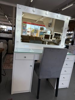 White Hollywood Vanity Desk with Lighted Mirror