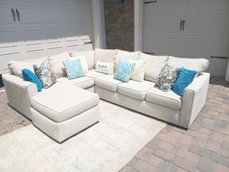 Gorgeous Modern Sectional  Sofa
