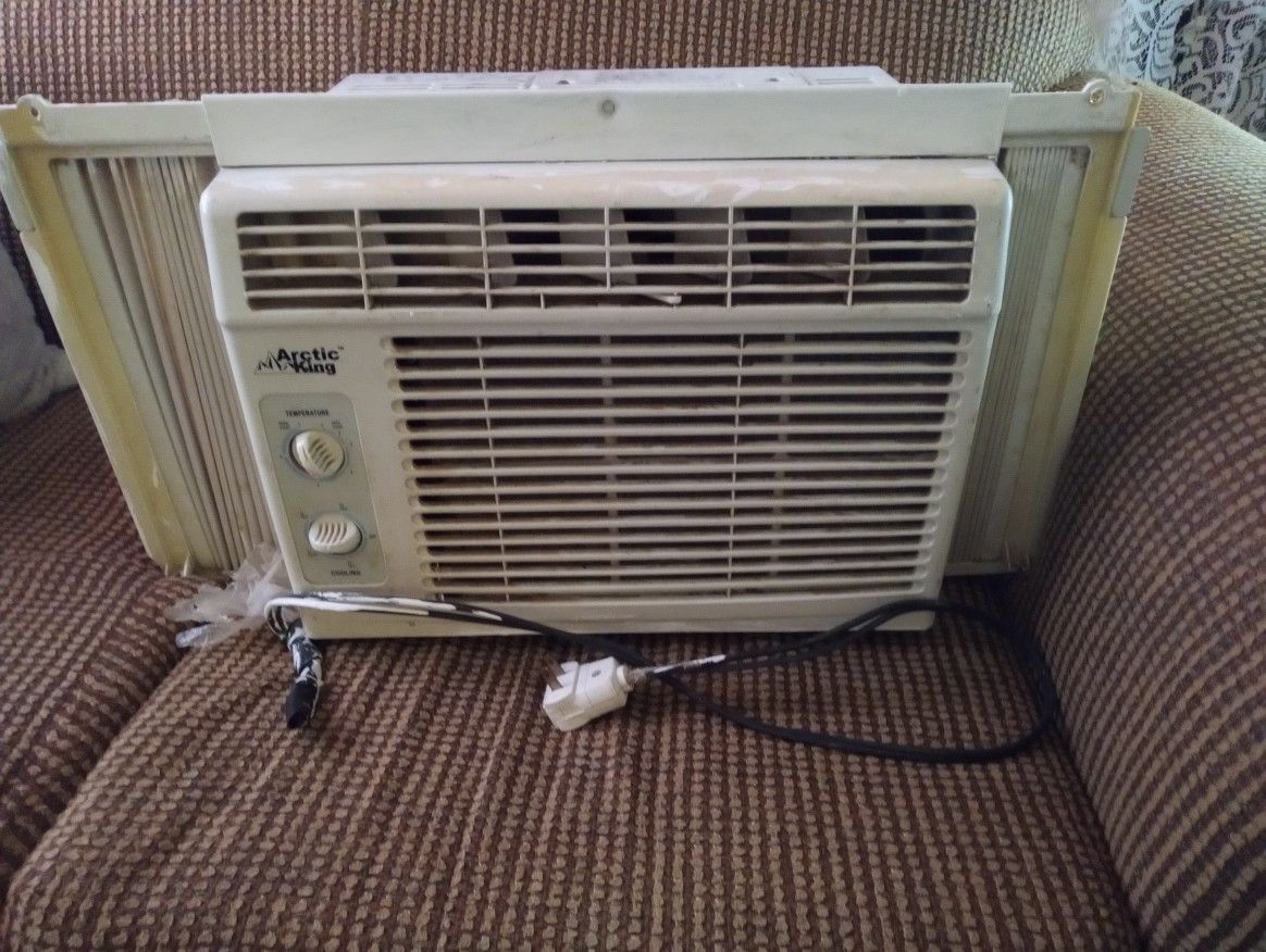 Window Air Conditioner Works Good $65.00