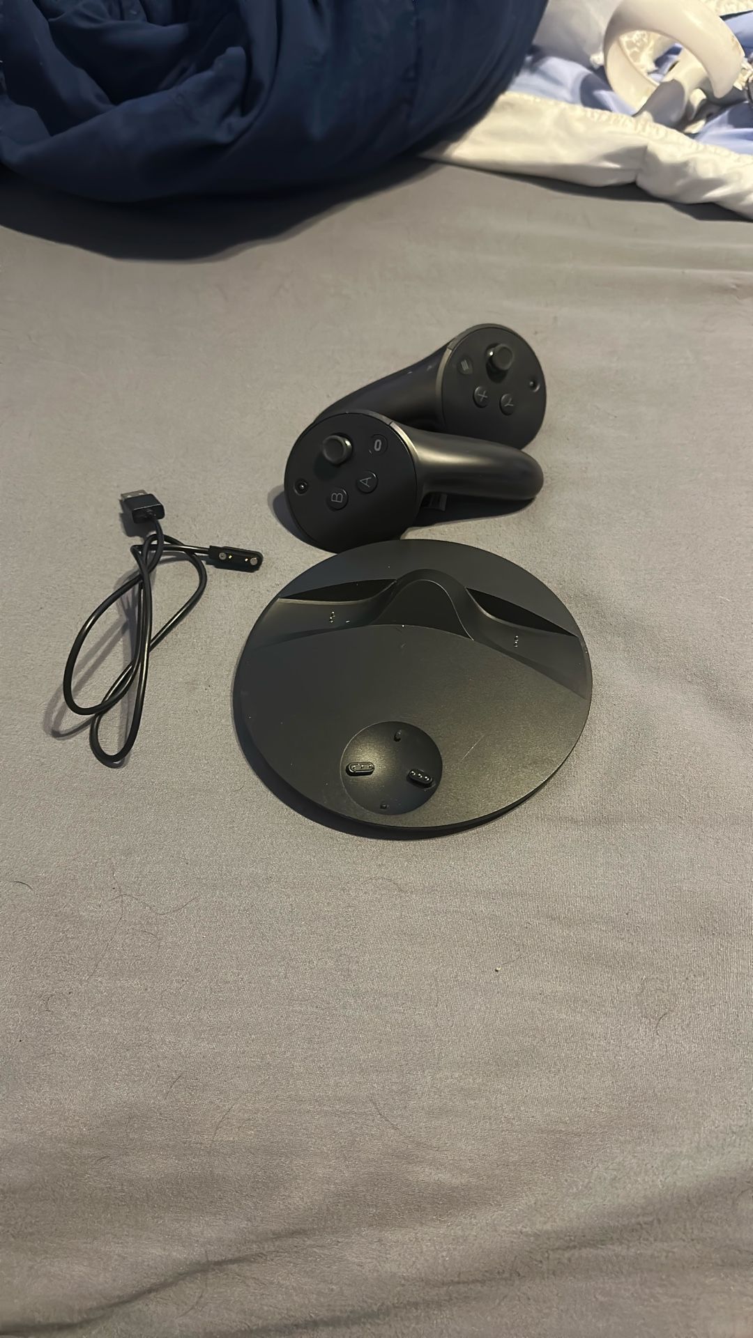 Quest Pro Controller And Charging Station (Look At Description)