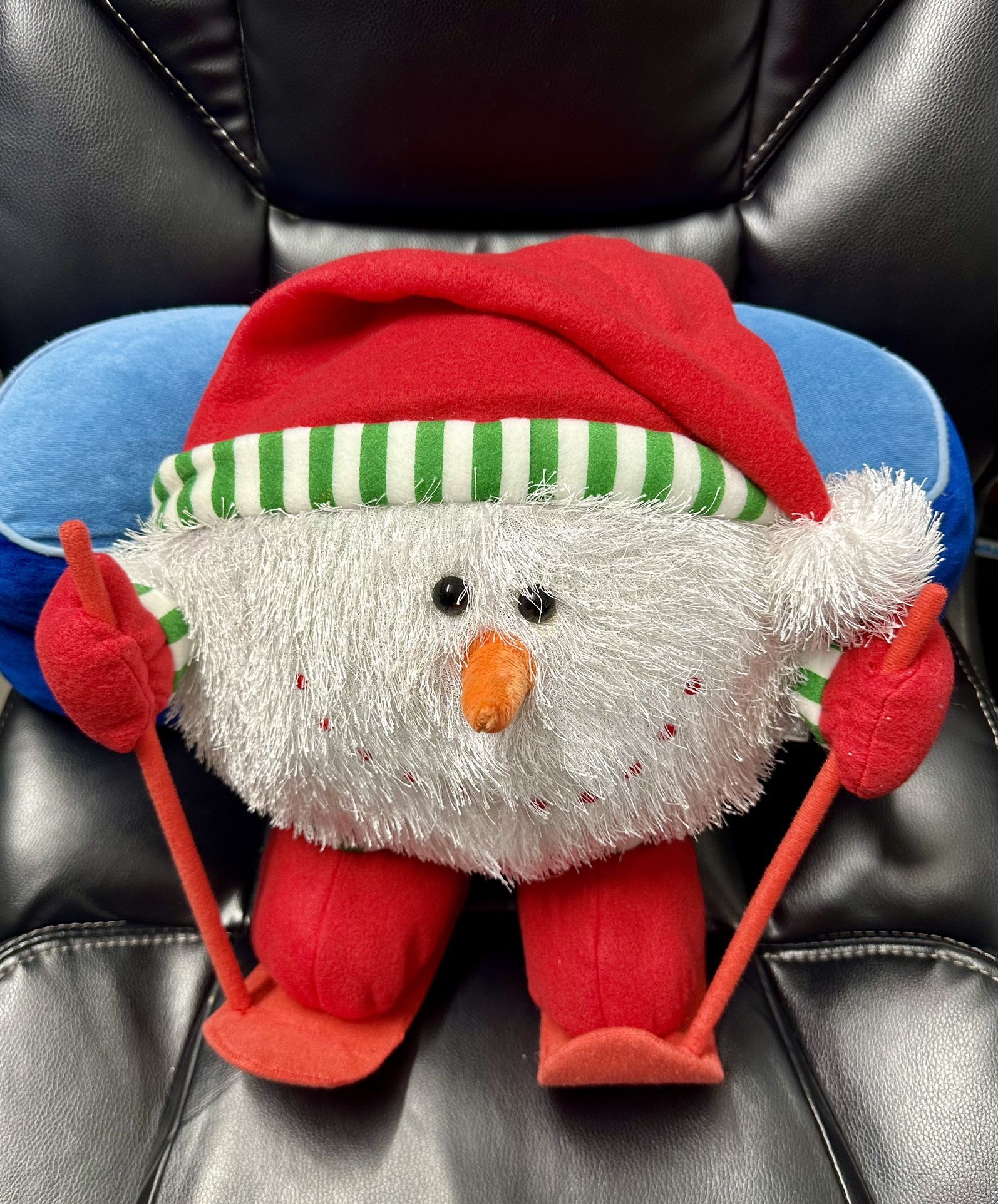 Pre-owned: 11” Snowball Skii-er The Santa Collection Plush By Sugar Loaf (2007)