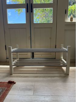 Sturdy shoe rack