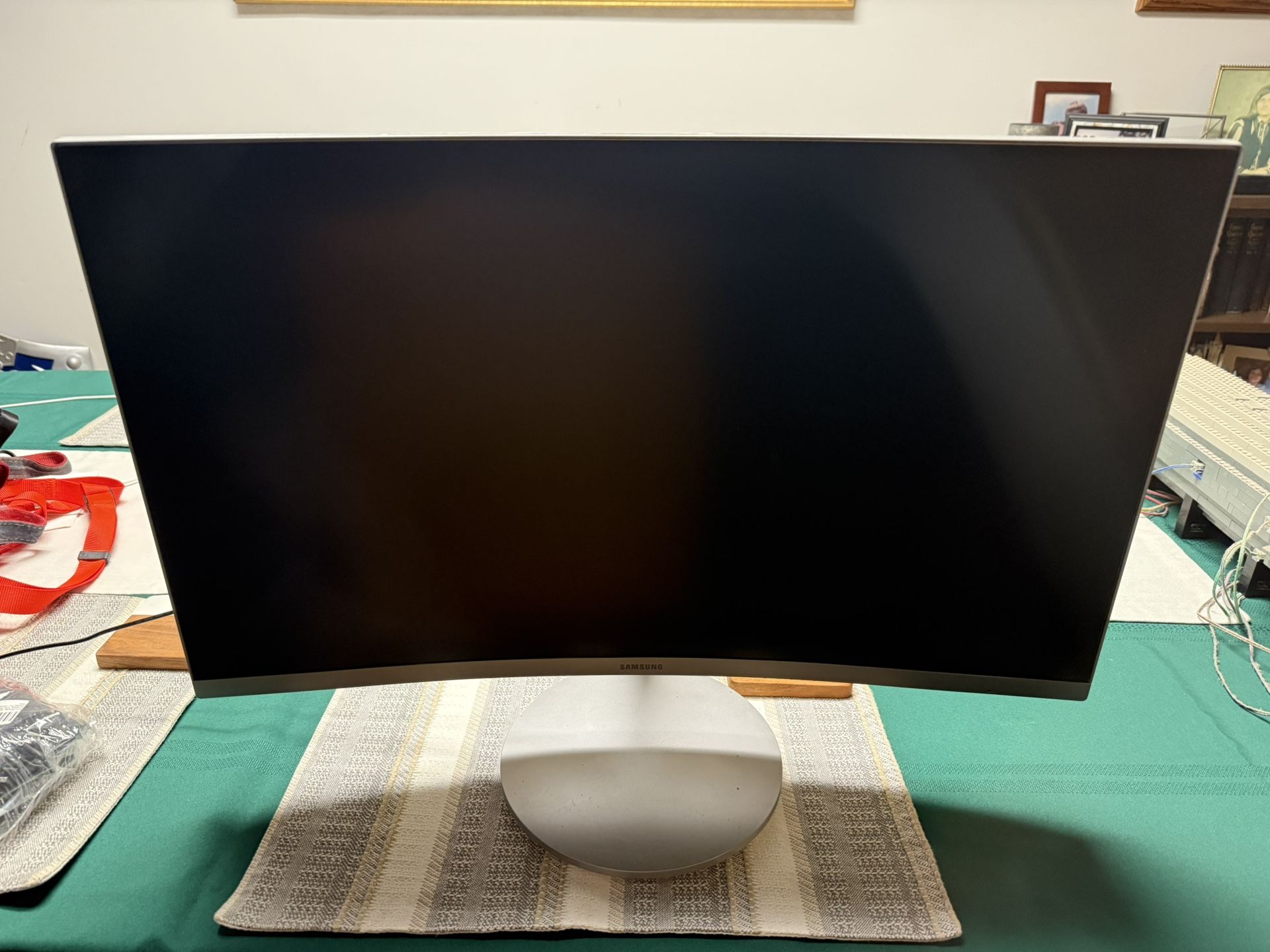 27” Curved Monitor