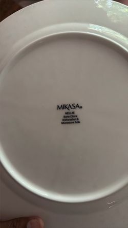 Mikasa Nellie Bone China dinner set with glasses