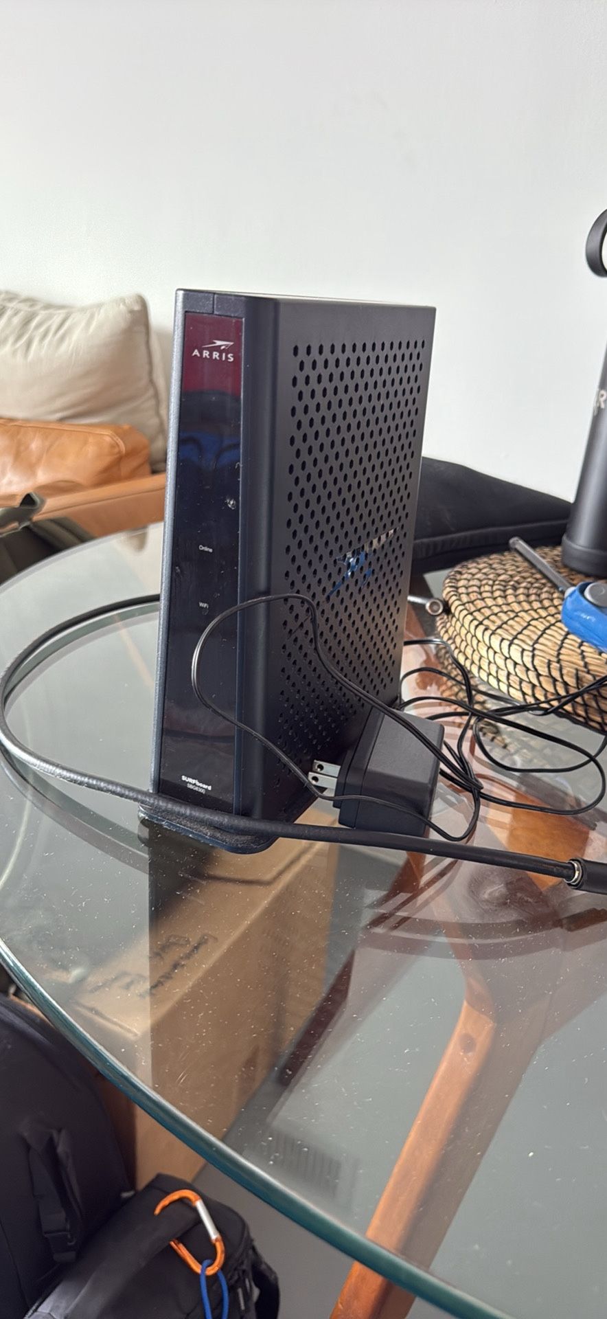SURFboard SBG8300 DOCIS 3.1 Wireless Cable modem and Dual-Band Wi-Fi Router
