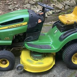 John Deere 125 Automatic Tractor, Key Start, Lawnmower, Yard Tractor, Ride On