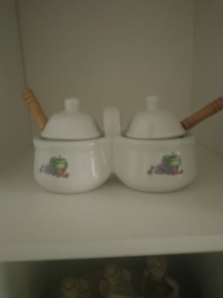 Have one to sell?
Sell now
Similar Items
Sponsored
See all
Houston Harvest Dual Jam Condiment Servers Jelly Marmalade Breakfast Jars