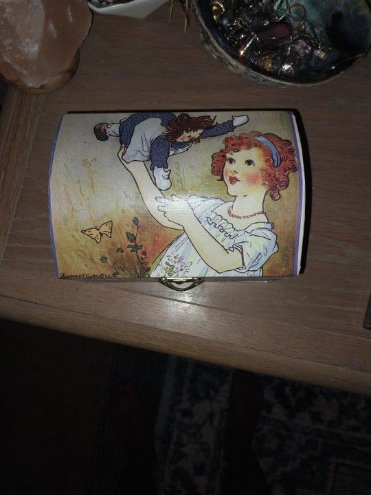 Raggedy Ann musical jewelry box