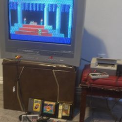 NES + Toshiba CRT DVD/VCR | 2 GOLD ZELDAS | Mario 3 | Zappers