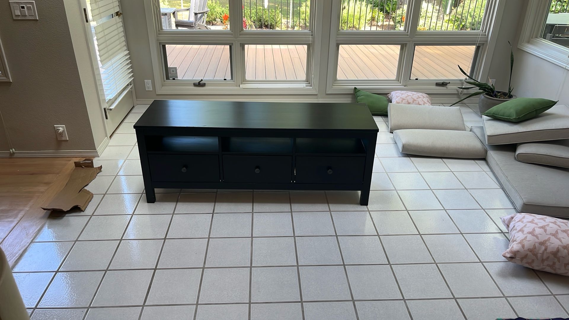 Credenza / TV Table / Entertainment Center