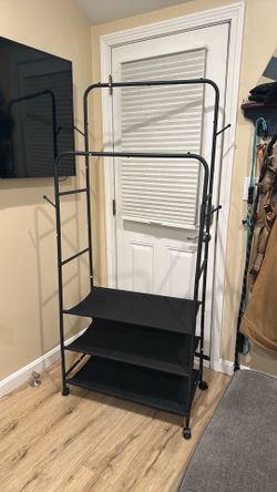 Clothing rack closet