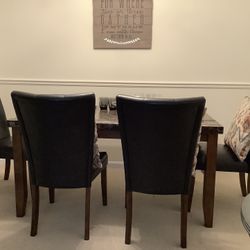 BEAUTIFUL DINING ROOM SET, 5 FT TABLE WITH  4 LEATHER CHAIRS!  $275