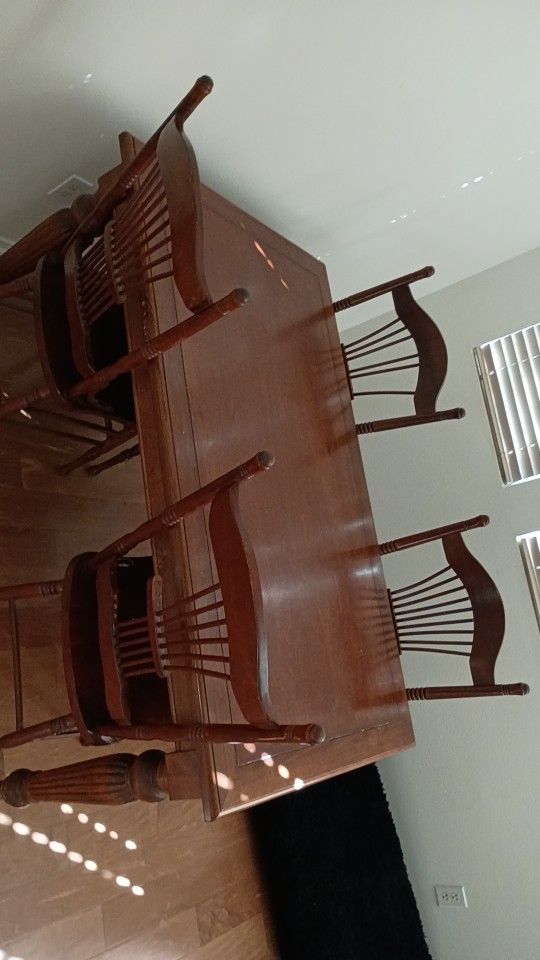 Dinning Table And Chairs 