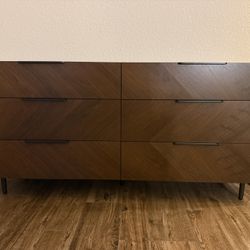 Article Dresser & Desk