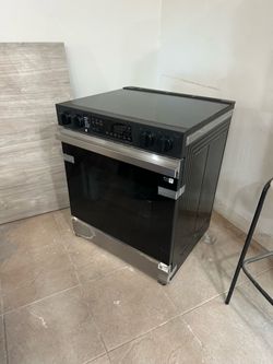 Samsung Smart Electric Range New/never used or even installed