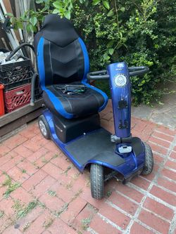 Electric 4-Wheel Scooter w/ Seat – Runs Great – Ready to Ride