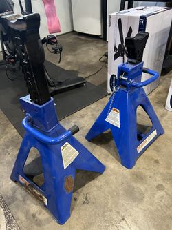 WESTWARD Vehicle Stand