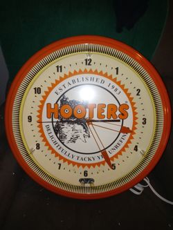 Rare, Vintage Hooters Wall Clock