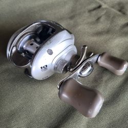 H2Ox Mettle Baitcaster (Olive Grips)