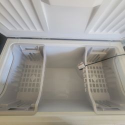 15 cfm white whirlpool freezer