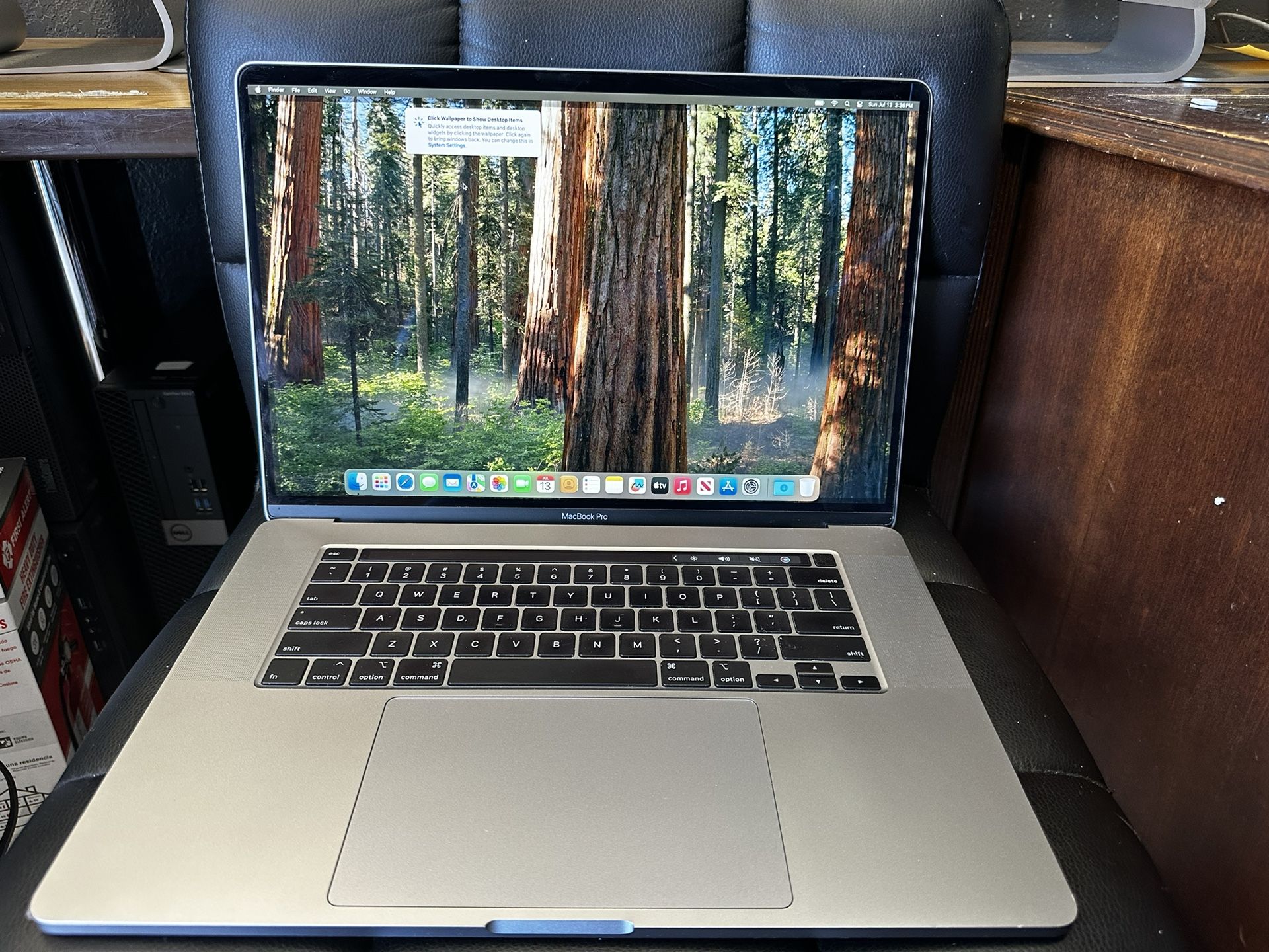 Macbook Pro 15 nches- MacOS Sequoia