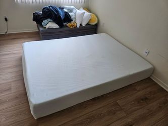 Zinus Mattress (Queen Size)