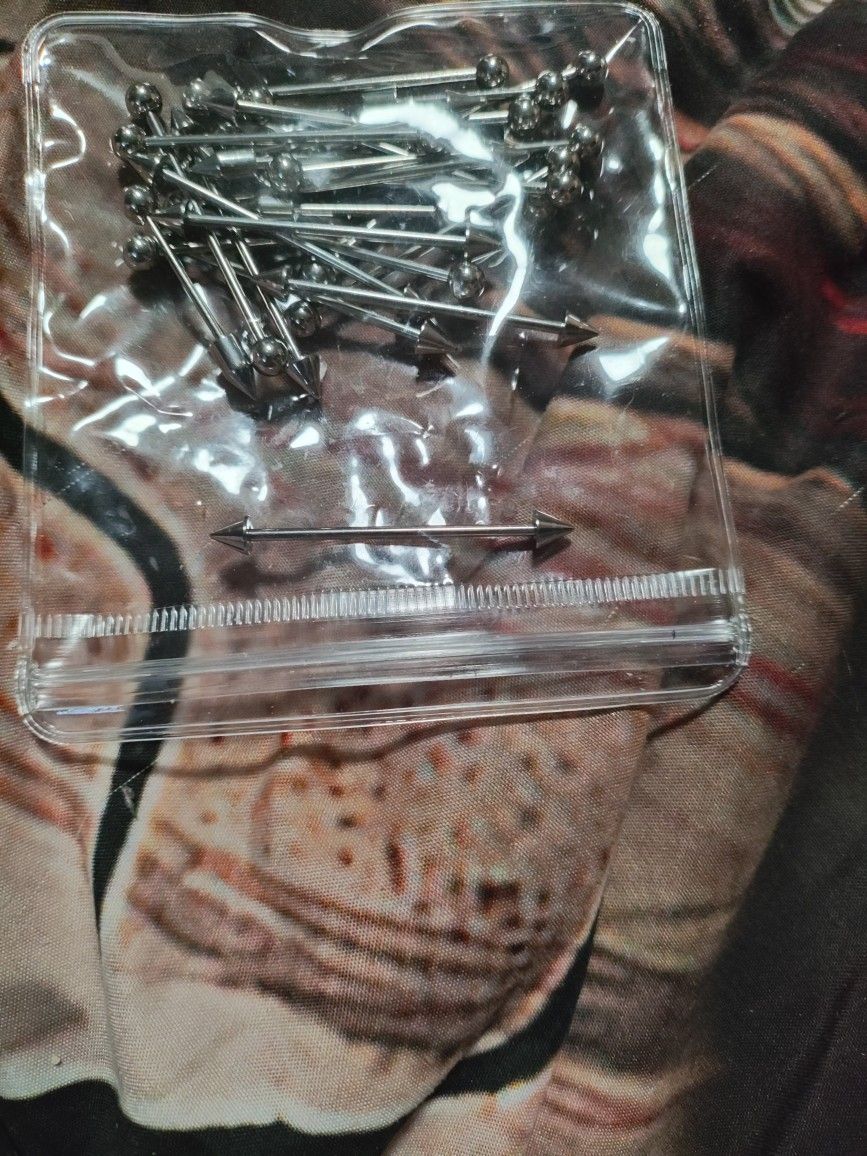 THREW THE TOP OF EAR LOT OF 25