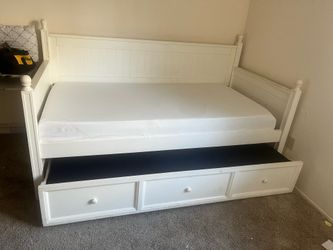 Trundle Daybed w/memory foam mattress