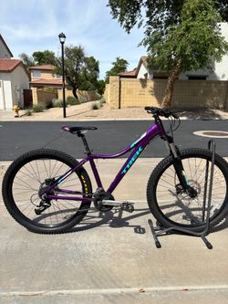 Trek Skye 27.5 inch wheels.