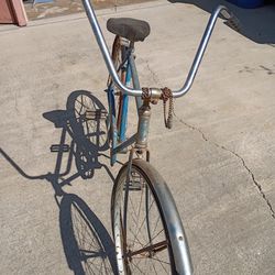 Old Schwinn bicycle. Fixer upper!