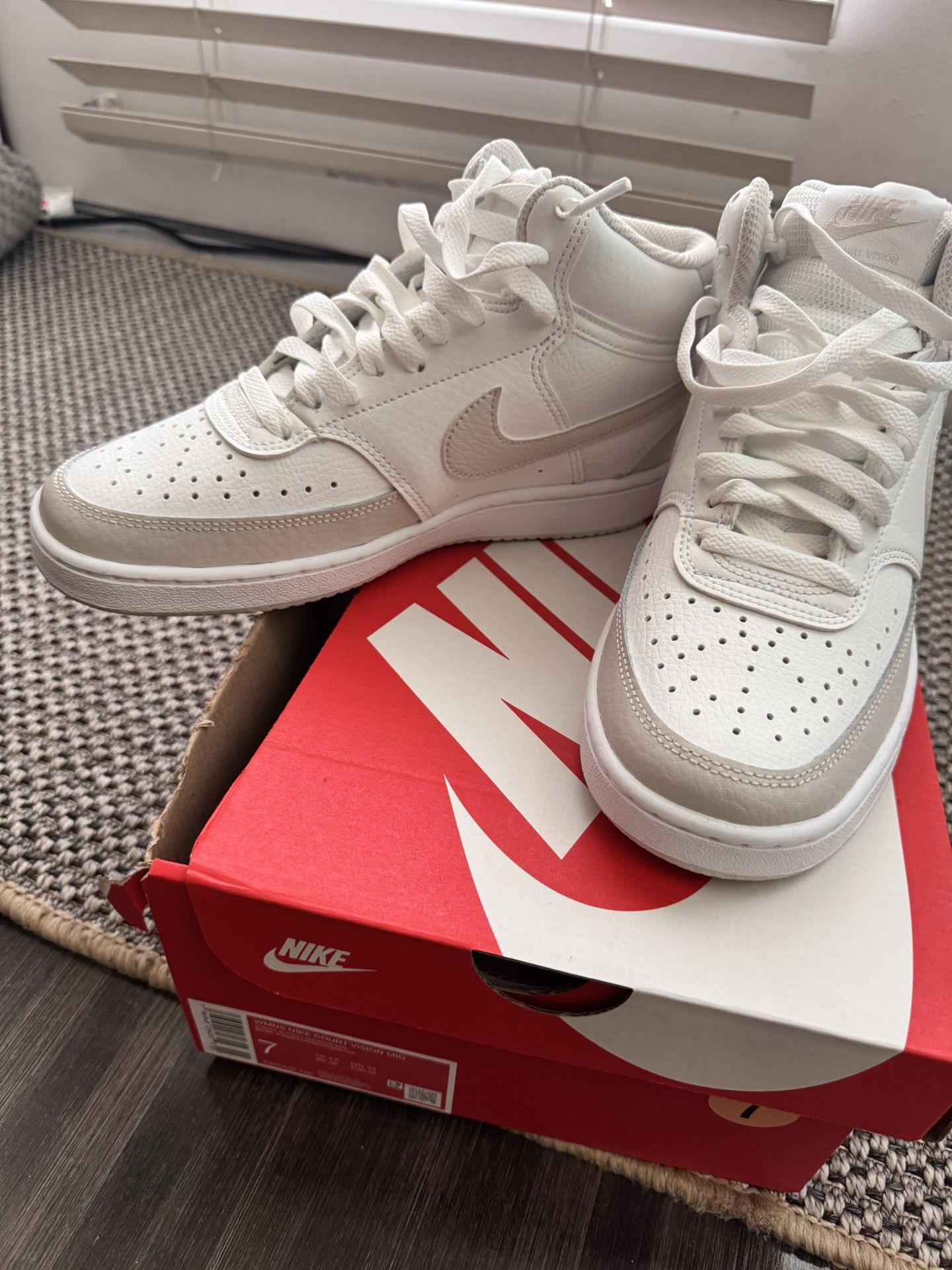 Nike Court Vision Mid