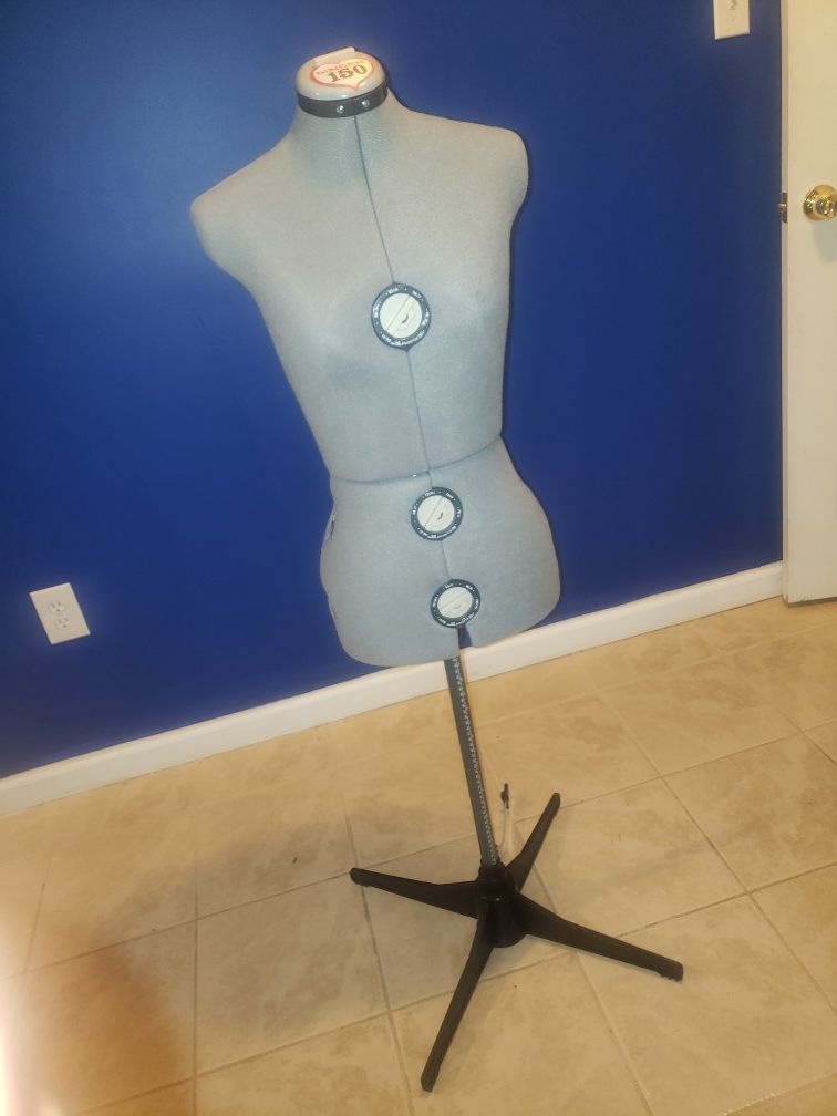 Singer adjustable dress form...Never used