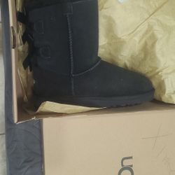 Size 2 Girl UGG BOOTS NEW IN BOX $30