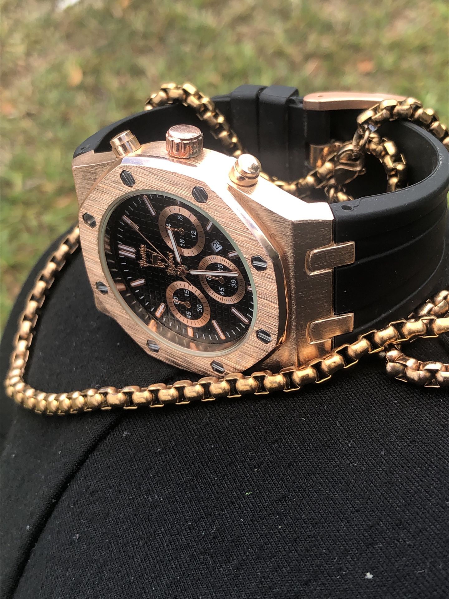 Elegant Rose Gold Chain with Rose Gold Watch Featuring Durable Rubber Band