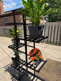 Black Metal Multi-Tier Plant Stand