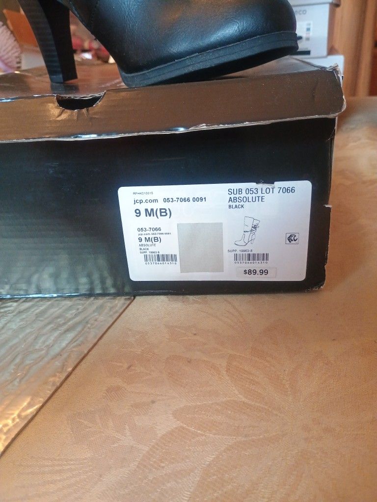 Brand New Anna Boot In Black