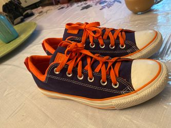 Men’s converse size 8 in beautiful condition
